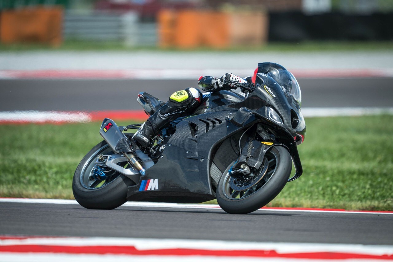 DueruoteTG #238 - Abbiamo guidato in pista la BMW che corre in SBK! 